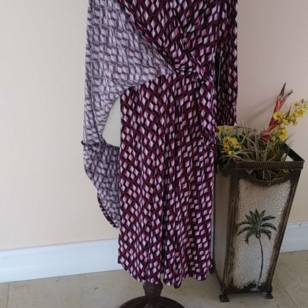 Ryan Wythe Dress. - Picture 11 of 12